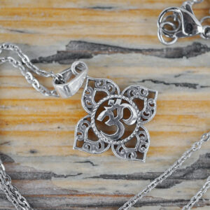 „Lotus Om“ 925er Silber Anhänger mit Kette