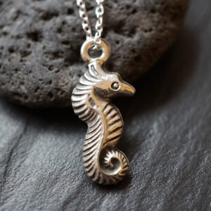 SEEPFERDCHEN – Charm Anhänger versilbert mit Kette