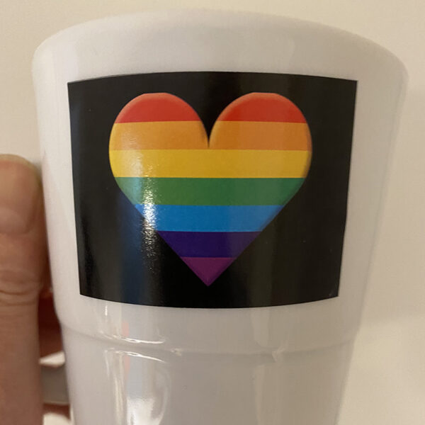 Sticker pride herz black-tasse