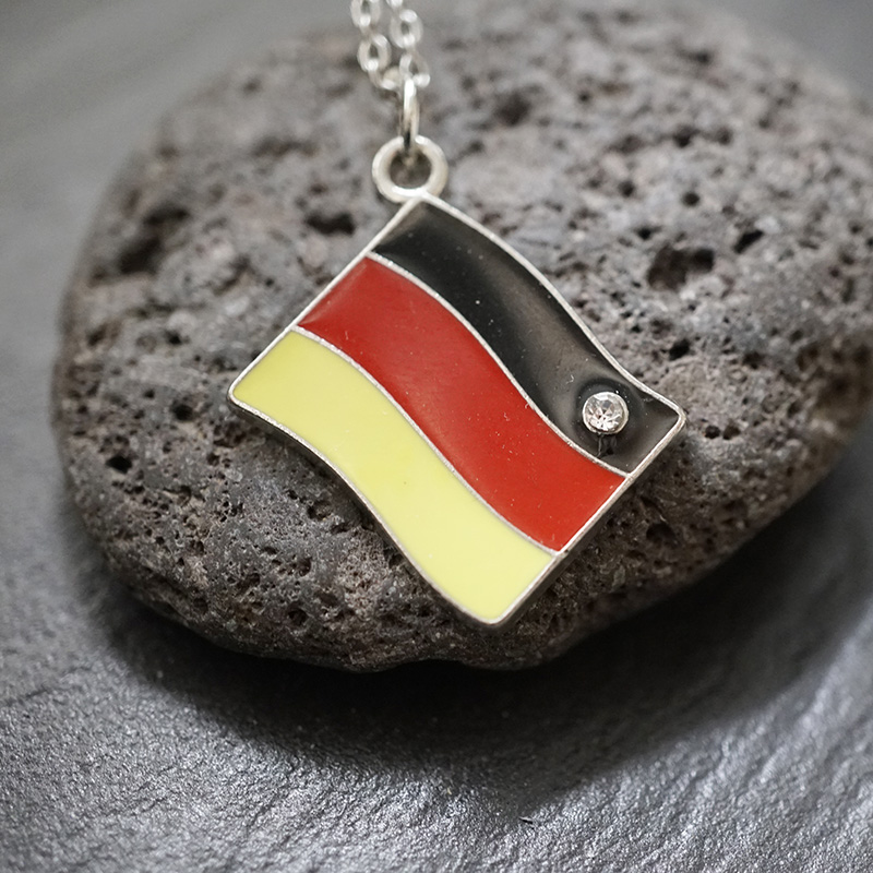 Anhänger Emaille „Deutschland Flagge“ mit Edelstahlkette