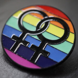 LGBTQ PIN Anstecker rund emailliert mit Frauenzeichen