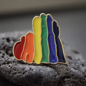LGBTQ PIN Anstecker emailliert in Herzform