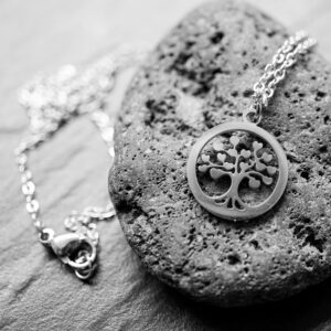 LEBENSBAUM – Symbolanhänger mit Kette aus Edelstahl