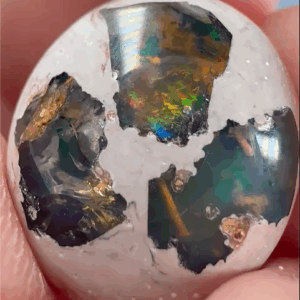 FEUEROPAL Matrix / Cantera Multicolor aus Mexiko, Edelopal