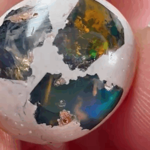 FEUEROPAL Matrix / Cantera Multicolor aus Mexiko, Edelopal